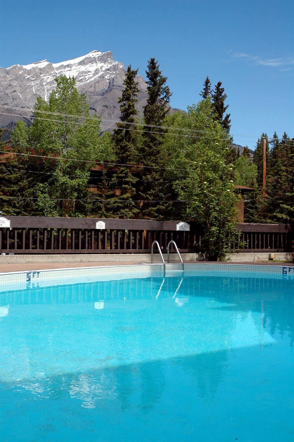 Banff Voyager Inn Экстерьер фото